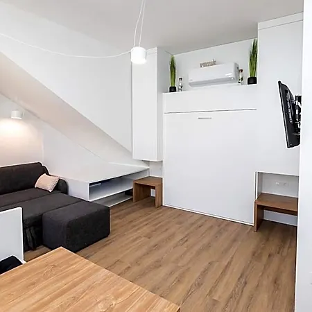 Apartma J.e.z. מלון