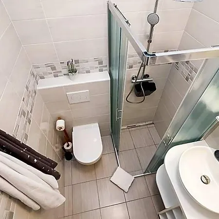 Apartma J.e.z. מלון